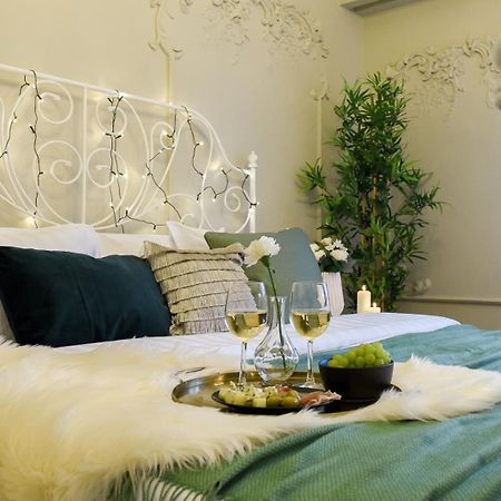 Cozy Studio Overlooking The Old Town Бухарест Екстер'єр фото