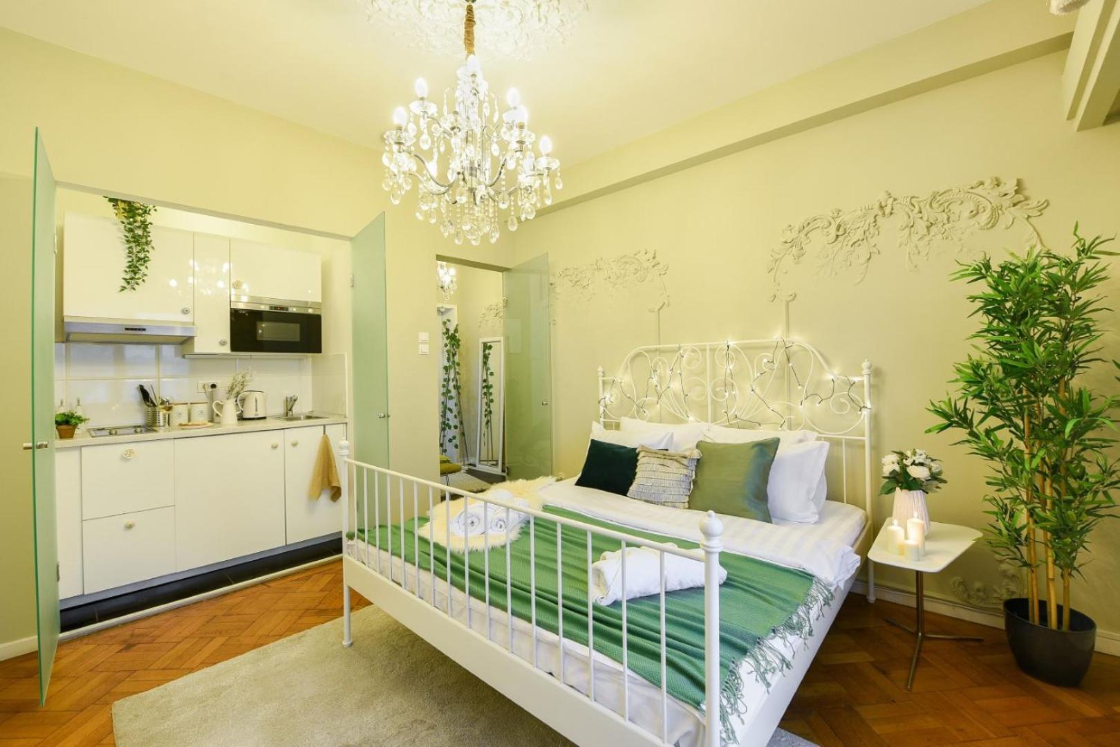 Cozy Studio Overlooking The Old Town Бухарест Екстер'єр фото