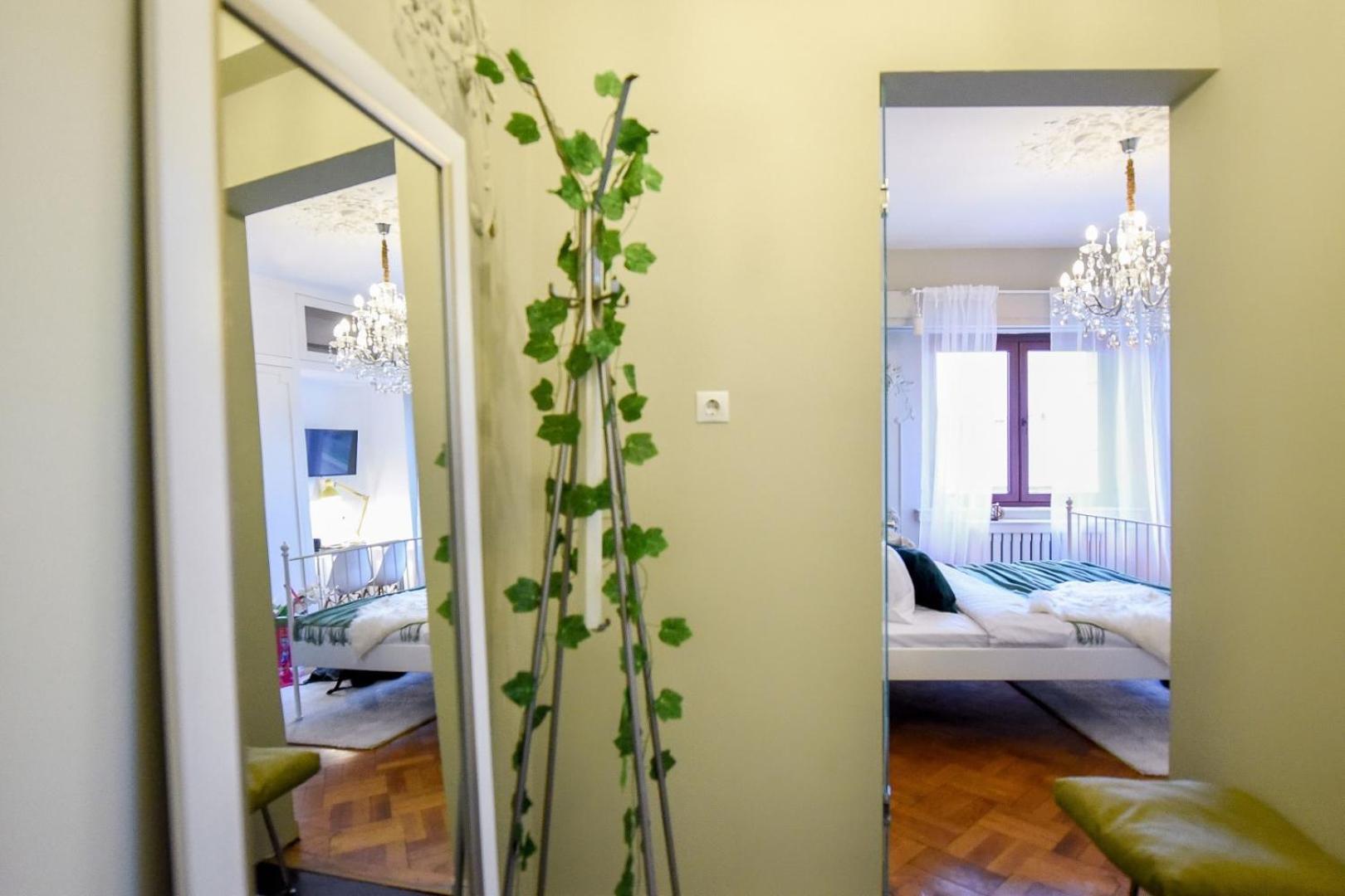 Cozy Studio Overlooking The Old Town Бухарест Екстер'єр фото