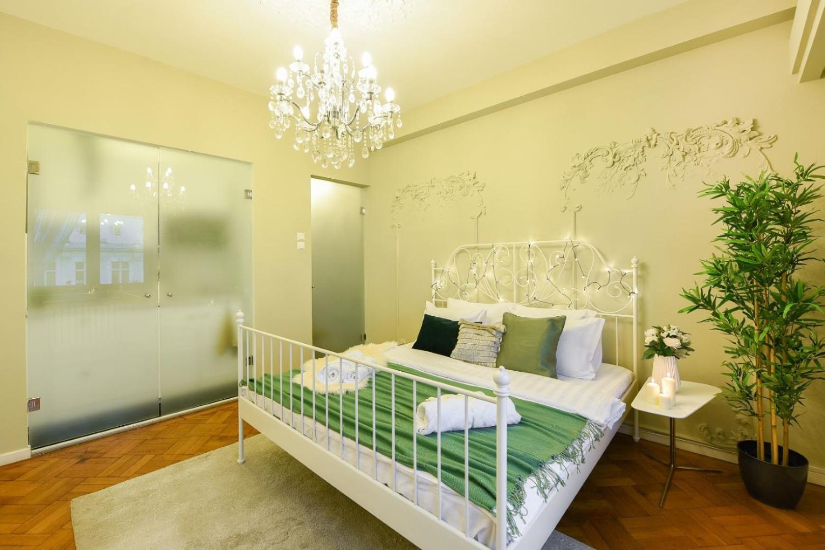 Cozy Studio Overlooking The Old Town Бухарест Екстер'єр фото