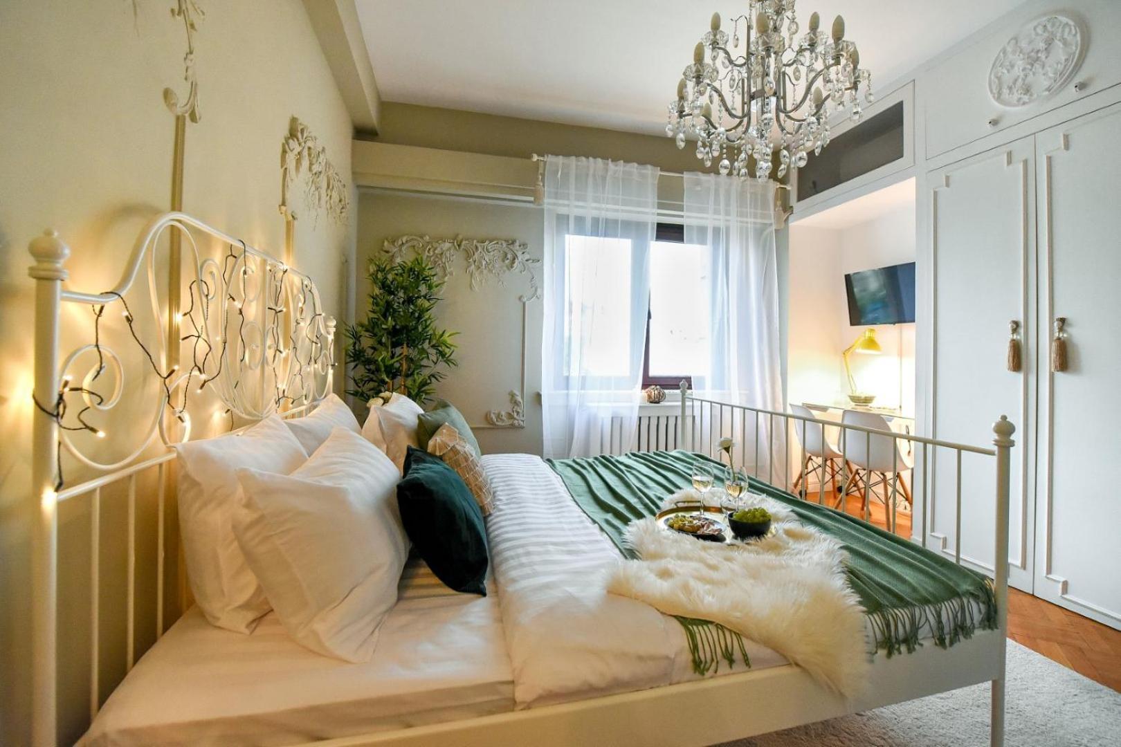Cozy Studio Overlooking The Old Town Бухарест Екстер'єр фото